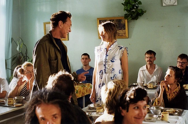 Bir Andrei Konchalovsky filmi: Deliler Evi (Dom Durukov) 2002