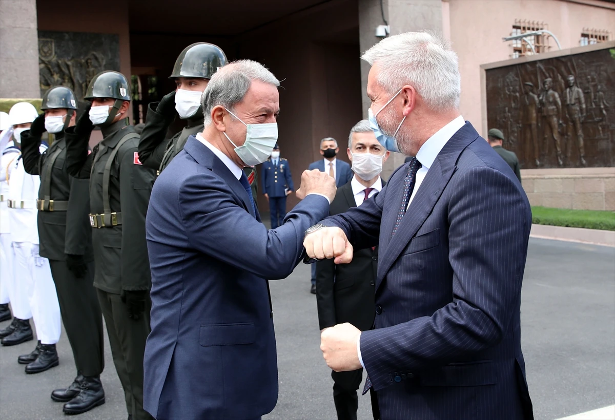 Milli Savunma Bakanı Akar, İtalya Savunma Bakanı Guerini ile görüştü