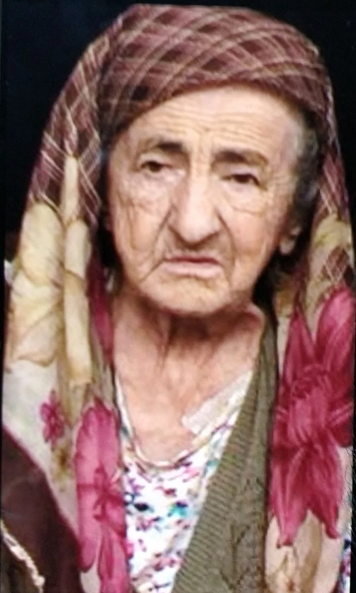 Sobadan tutuşan kıyafetini söndürmek için üzerine kaynar su döken kadın öldü