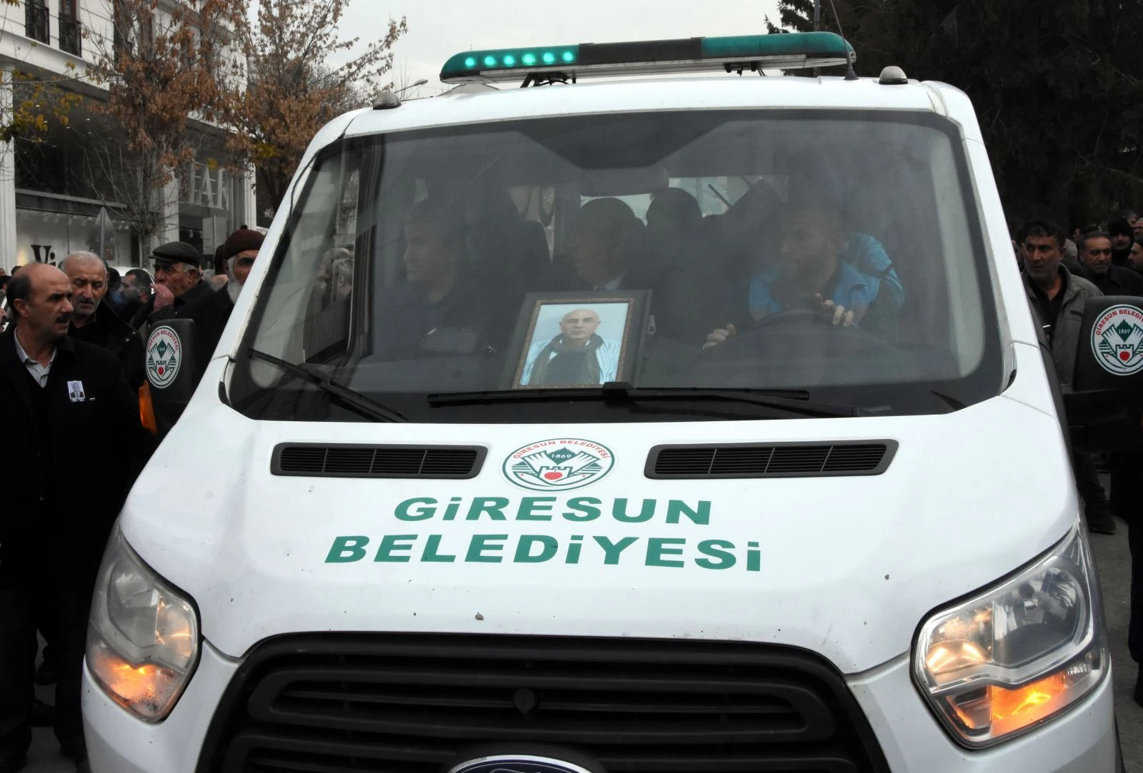 Evinde ölü bulunan doktor, memleketi Van'da toprağa verildi