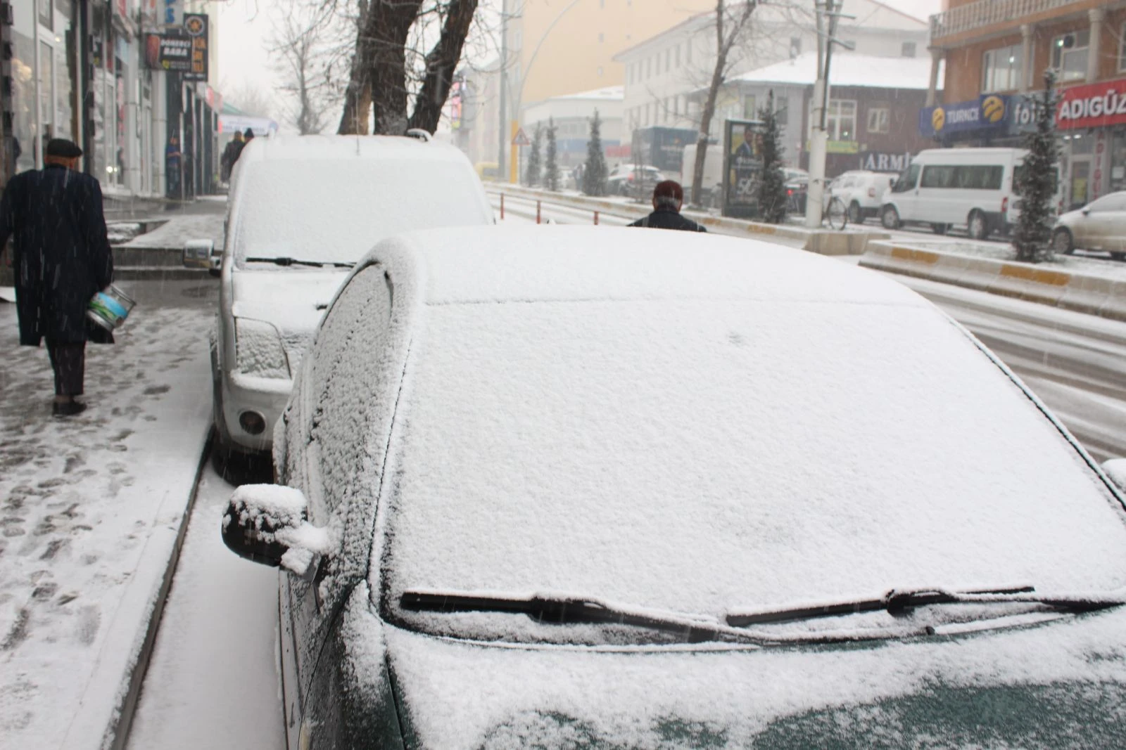 Ağrı beyaz örtüyle kaplandı