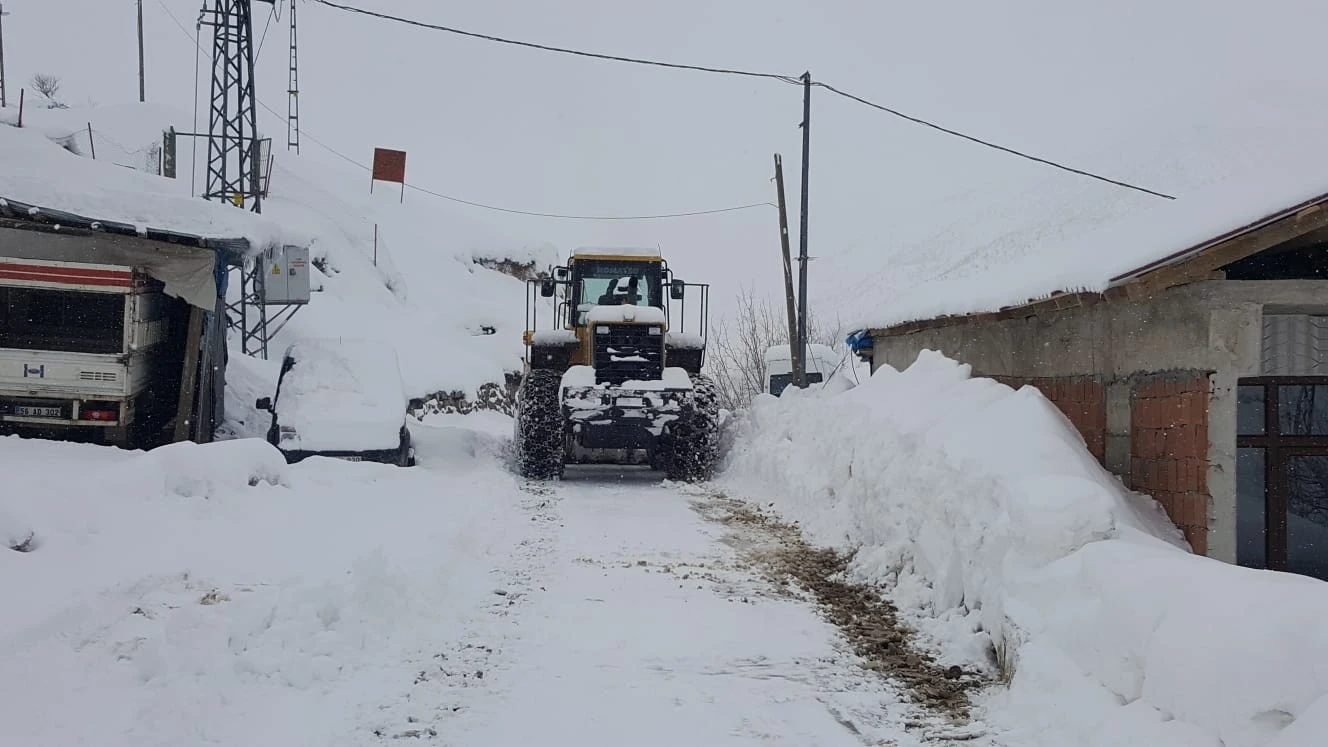Siirt’te donmak üzere olan 5 kişilik aile kurtarıldı