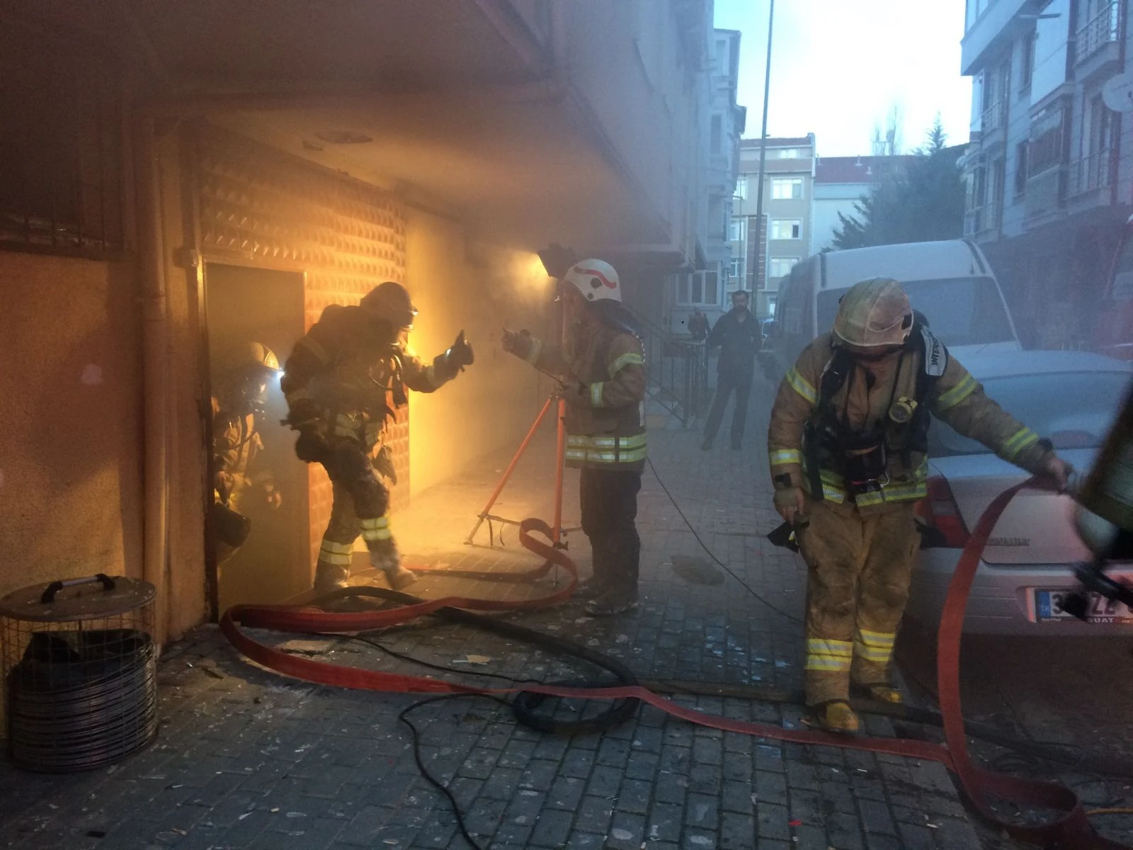 Avcılar’da konfeksiyon atölyesinde çıkan yangın korkuttu