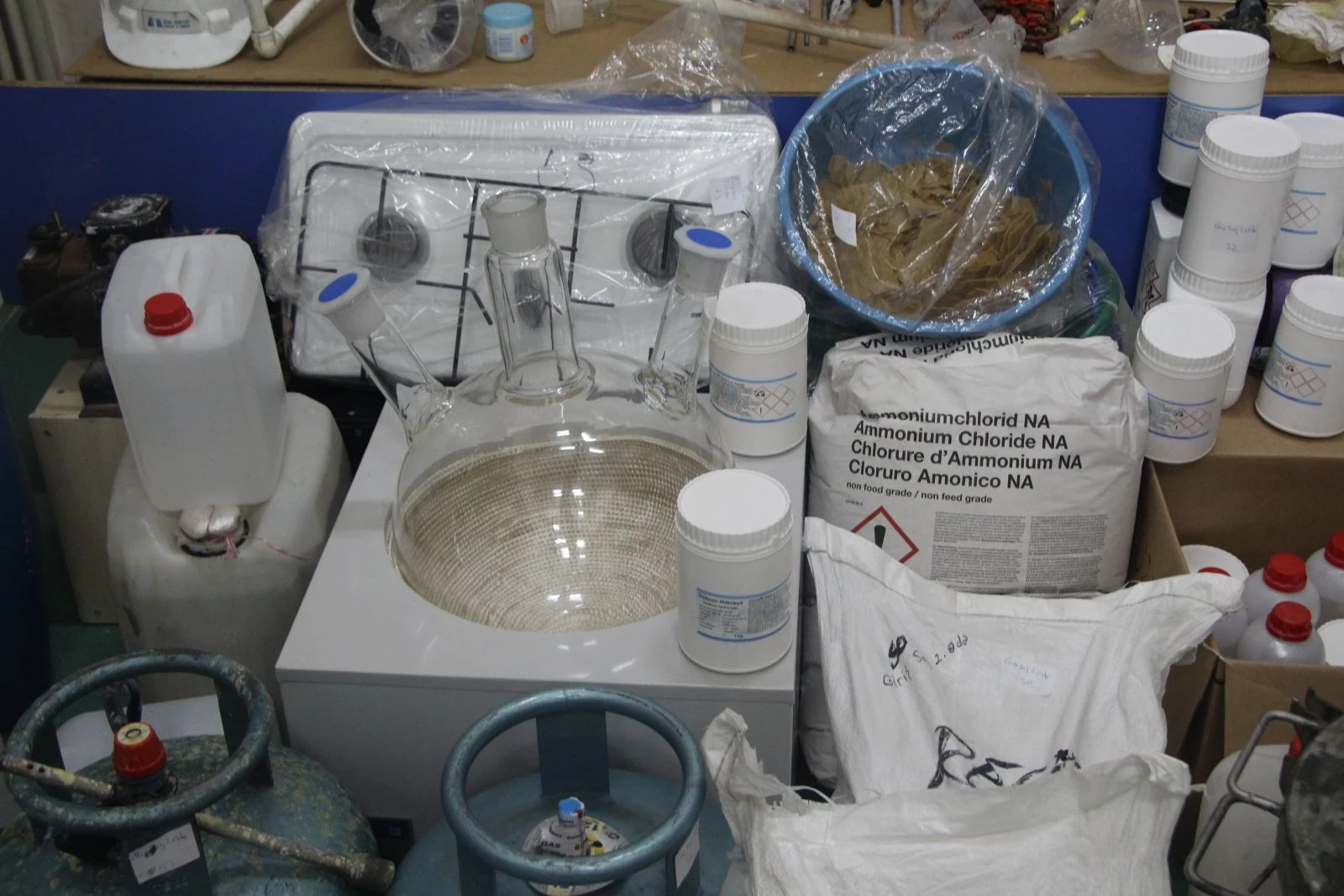 Bolu’da okul yanında kurulan uyuşturucu imalathanesine operasyon: 4 gözaltı