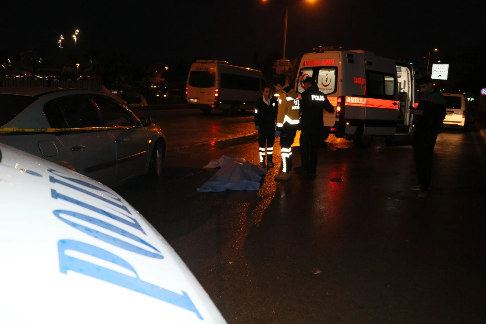 Kamyonetin altında 200 metre sürüklenen kadın öldü