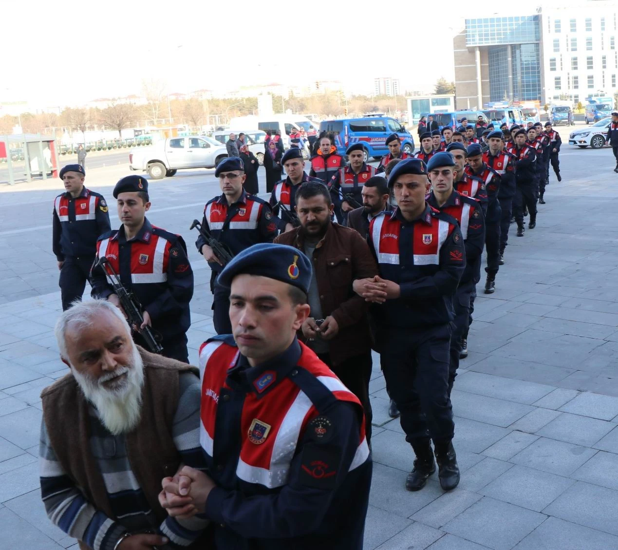 Yeşil reçete operasyonunda gözaltına alınan 30 kişi adliyede