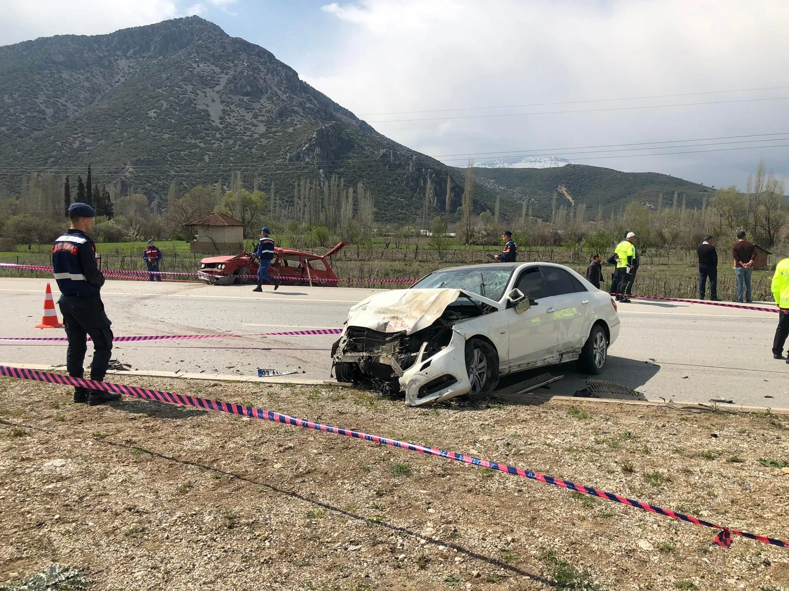 Burdur'da trafik kazası: 1 ölü 2 yaralı