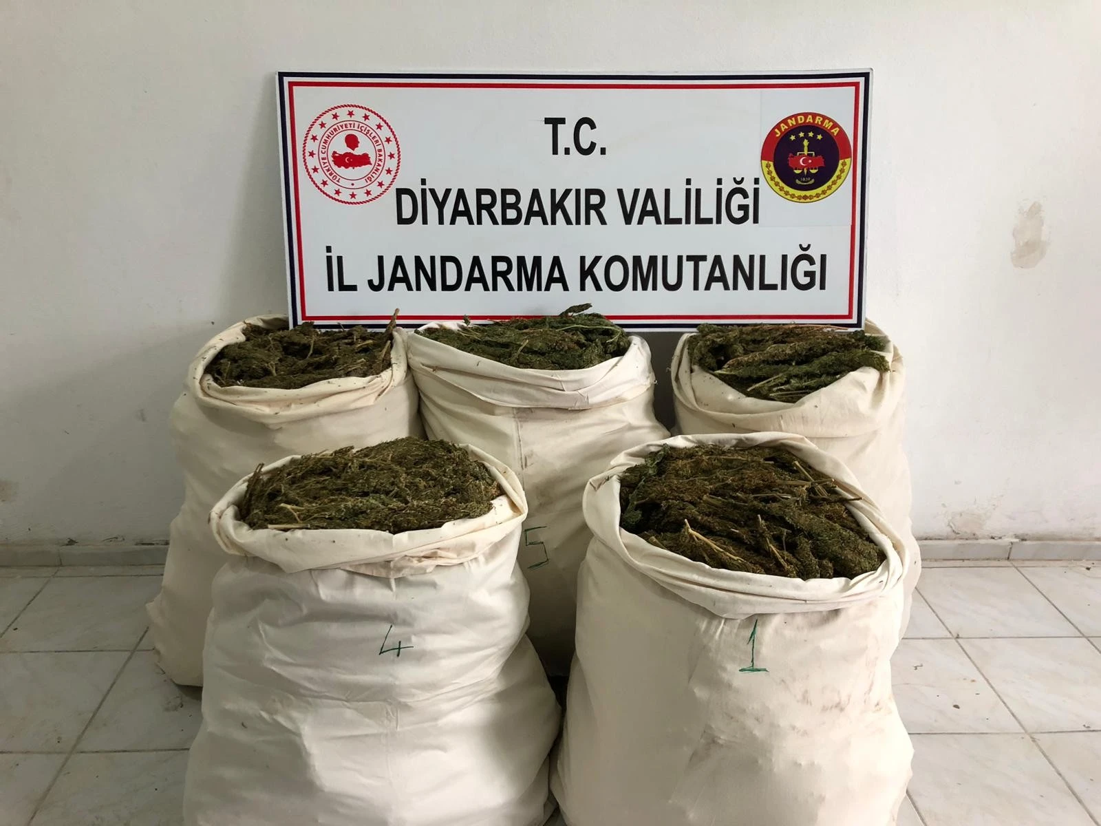 Diyarbakır’da 85 kilogram esrar ele geçirildi