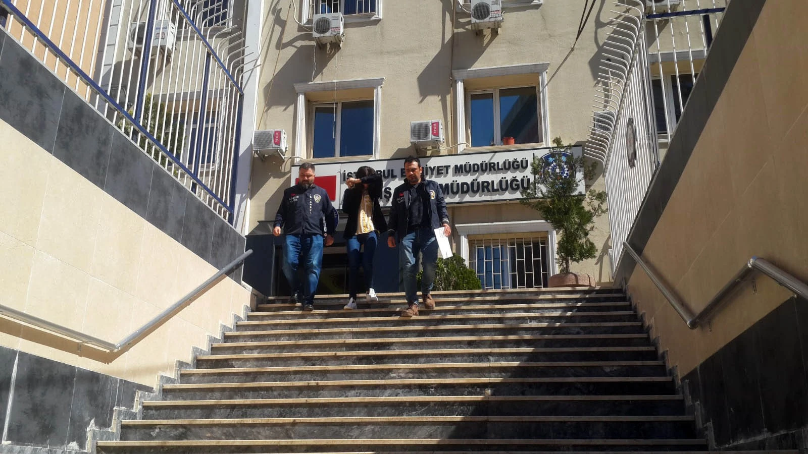 Ataşehir’de evden 100 bin lira çalan suç makinesi kadın hırsız yakalandı