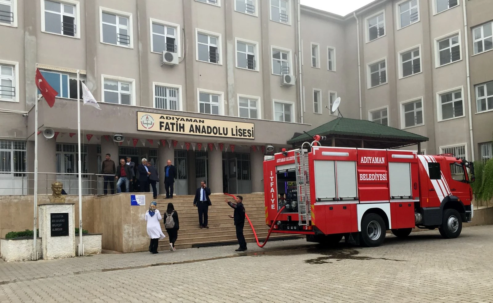 Okulda yangın paniği