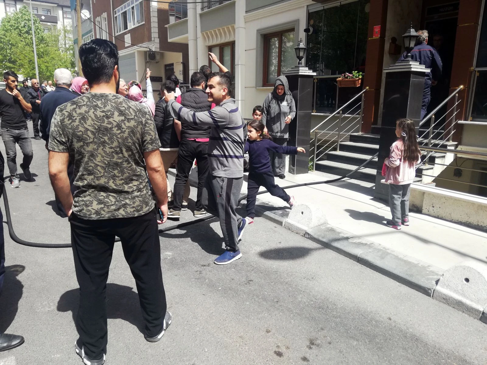 Beylikdüzü'nde anne ve çocuklarını korkutan yangın