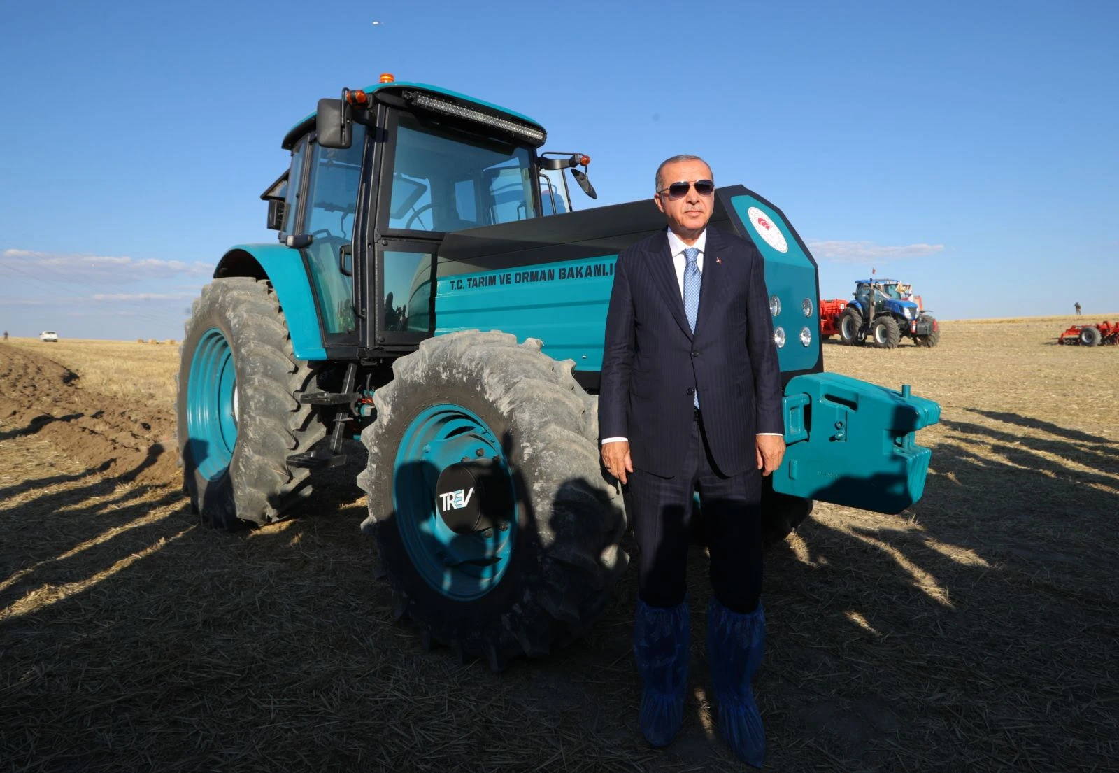 Cumhurbaşkanı Erdoğan biçerdöver ve elektrikli traktör kullandı