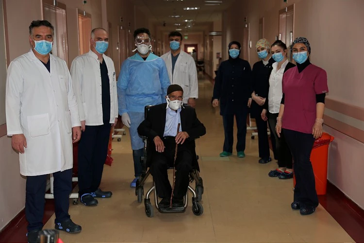 'Türkiye'nin çınarları' Kovid-19'u yendi