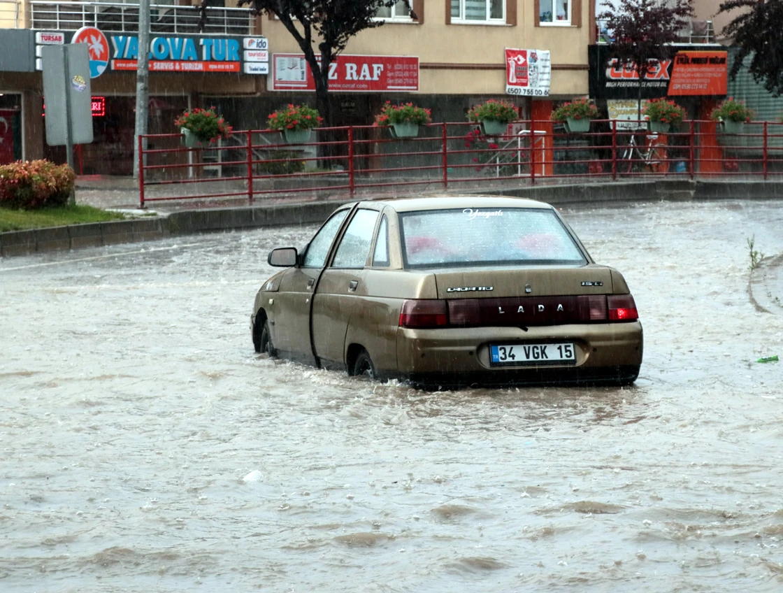 İstanbul, Kocaeli ve Yalova'da sağanak etkili oldu