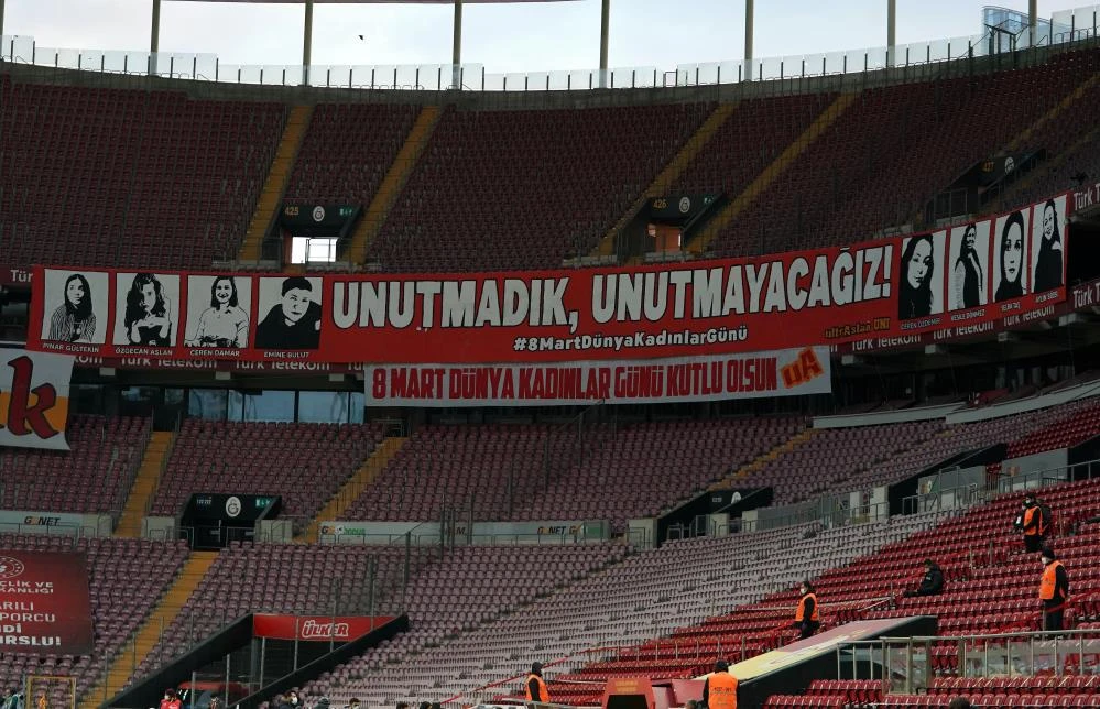 Türk Telekom Stadyumu’nda 8 Mart Kadınlar Günü mesajları