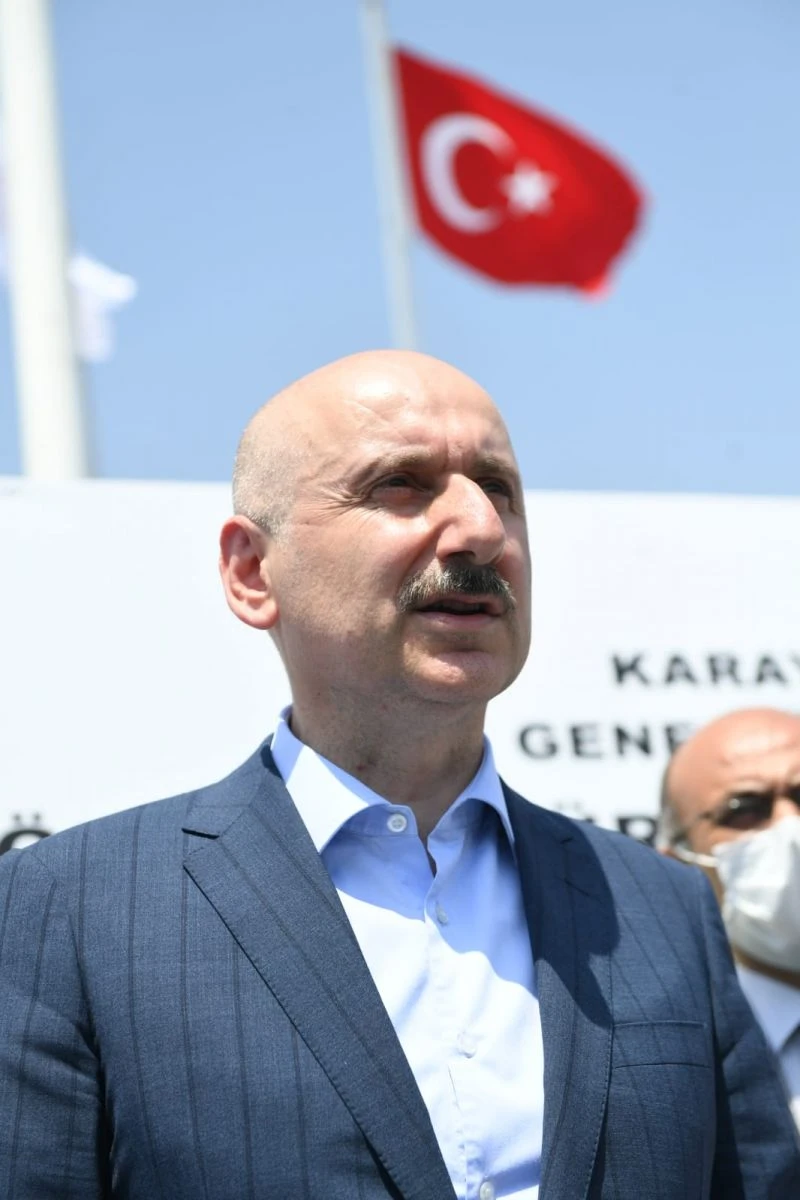 Bakan Karaismailoğlu'ndan güçlü ekonomi mesajı: Projelerimiz sorunsuz devam ediyor