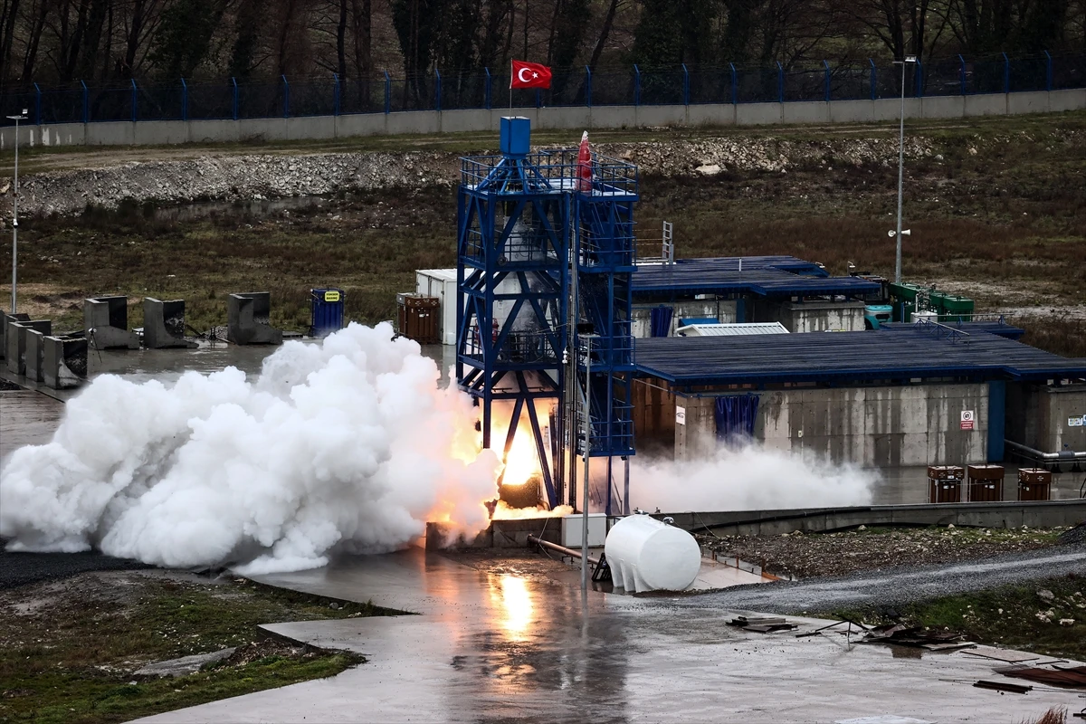 "Ay'a Sert İniş" görevinde kullanılması planlanan hibrit roket motorunun testi başarıyla sonuçlandı