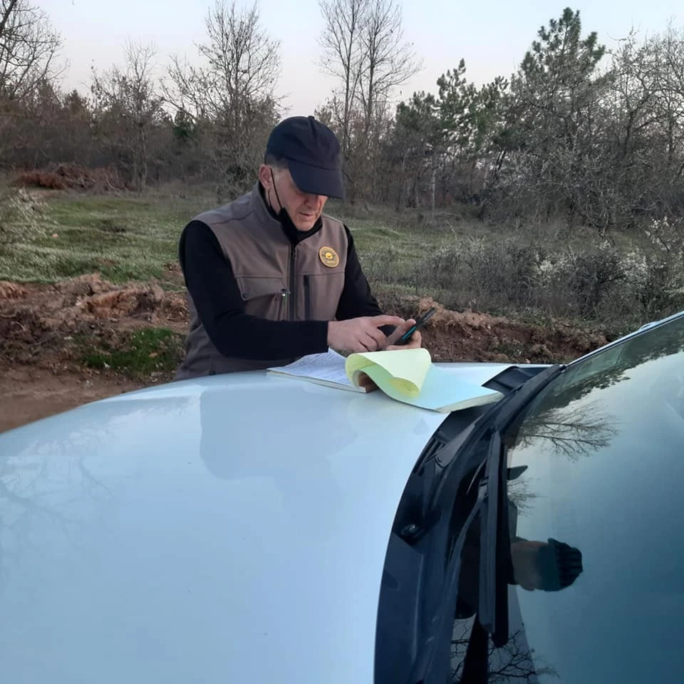 Av sezonu dışında avlanmaya çıktılar, tüfeklerinden oldular