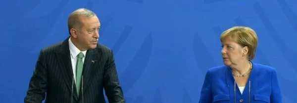Erdoğan-Merkel'in basın toplantısında gerginlik