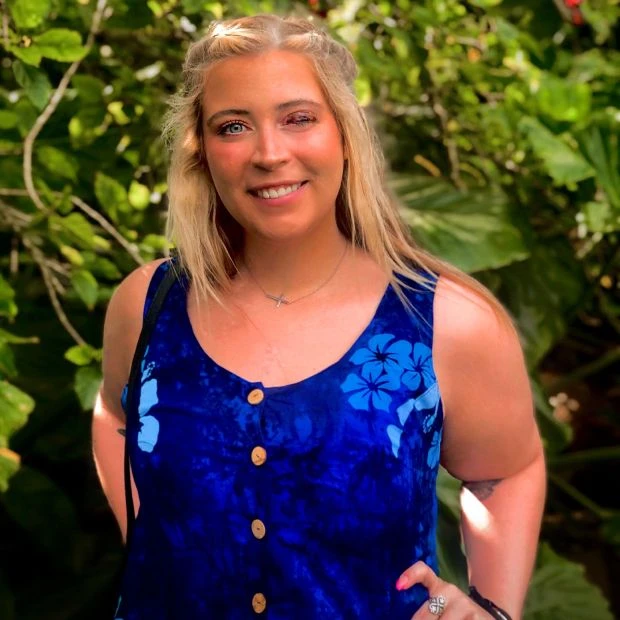 Kirpik taktırmak isterken köpek saldırdı göz kapağından oldu