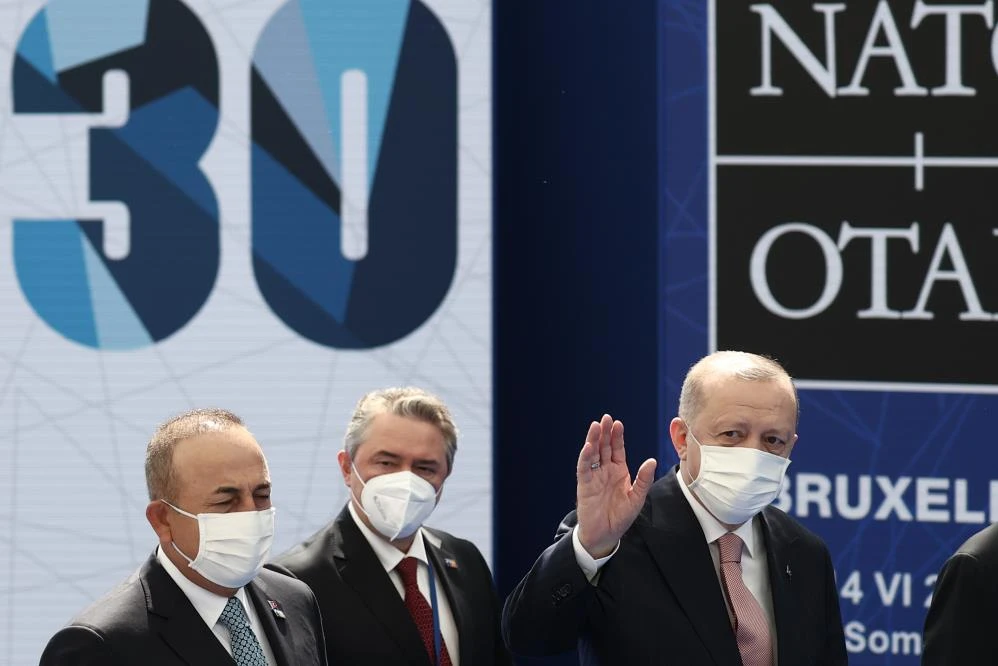 NATO Zirvesi'nde diplomasi trafiği