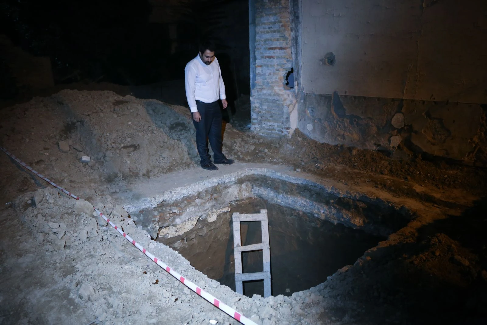 Adana'da, sit alanında arama yapan polis, insan kemikleri buldu