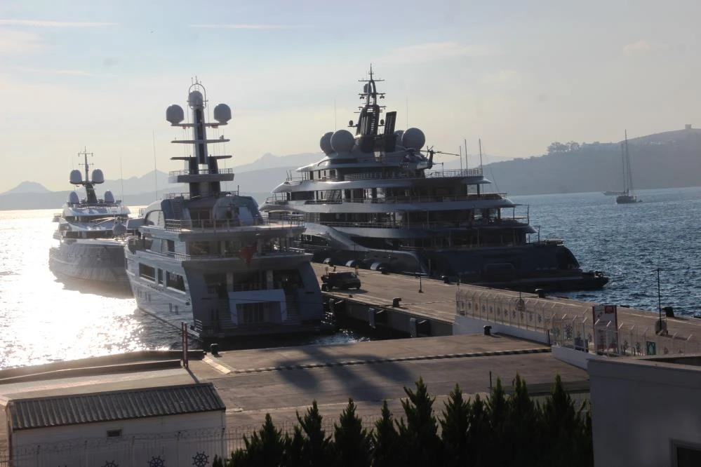 400 milyon dolarlık yüzen saray Muğla'ya demirledi! Görenler dönüp bir daha baktı