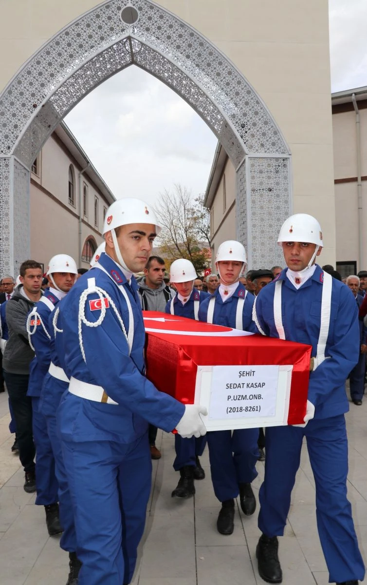Şehit kasap gözyaşları arasında son yolculuğuna uğurlandı