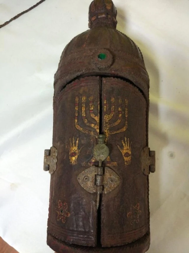 Balıkesir'de 2,5 milyon dolar değerinde Tevrat ele geçirildi