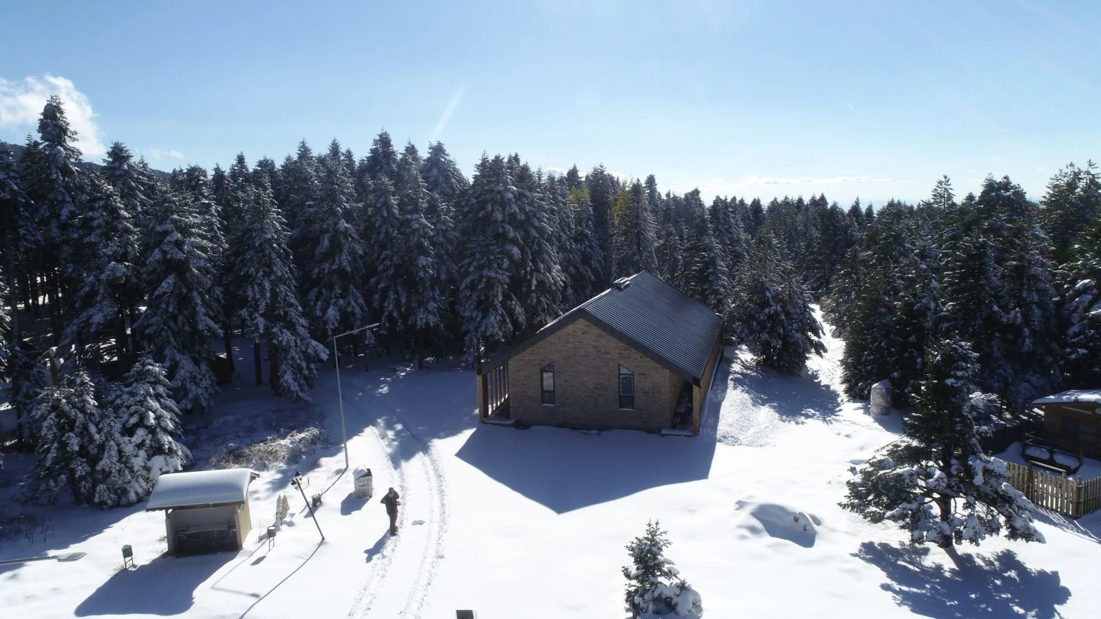 Uludağ'da ilginç görüntü! Herkes villa sanıyor ama...