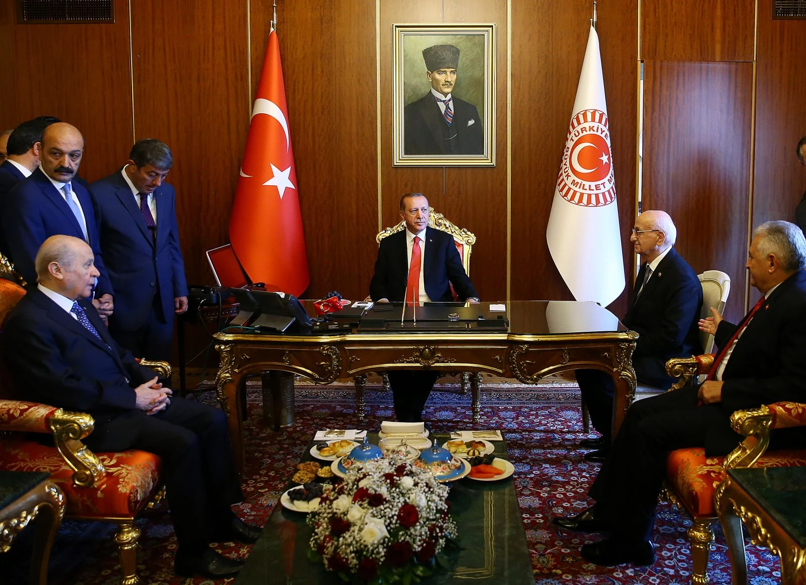 Meclis'te sürpriz görüşme!