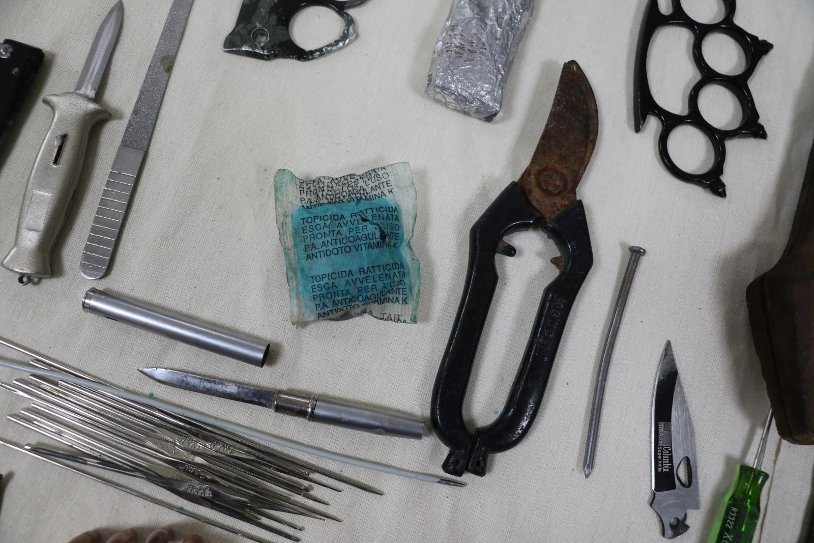 Diyarbakır Adliyesi'ne sokulmak istenen bin 388 suç aleti ele geçirildi