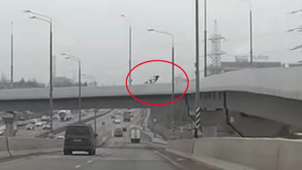 Köprüden aşağıya uçan motosiklet sürücüsü öldü