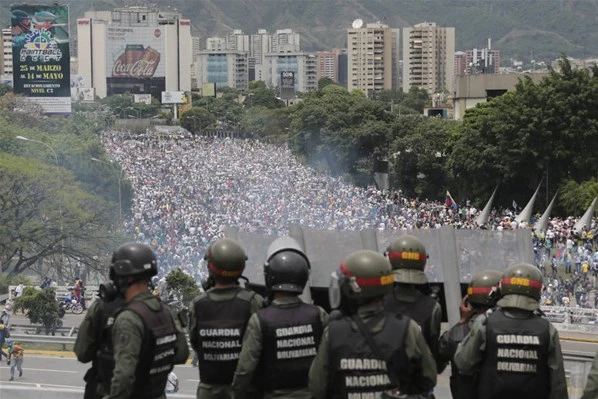 Venezuela'da tansiyon düşmüyor! 1 ayda 35 kişi öldü