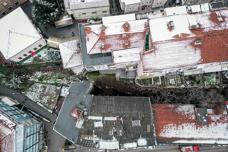 Bursa'da meydana gelen heyelan nedeniyle 7 bina boşaltıldı