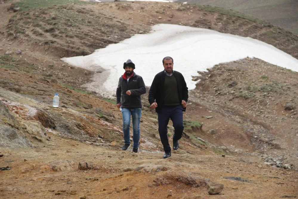 Bu suyu içenler zıplamadan duramıyor