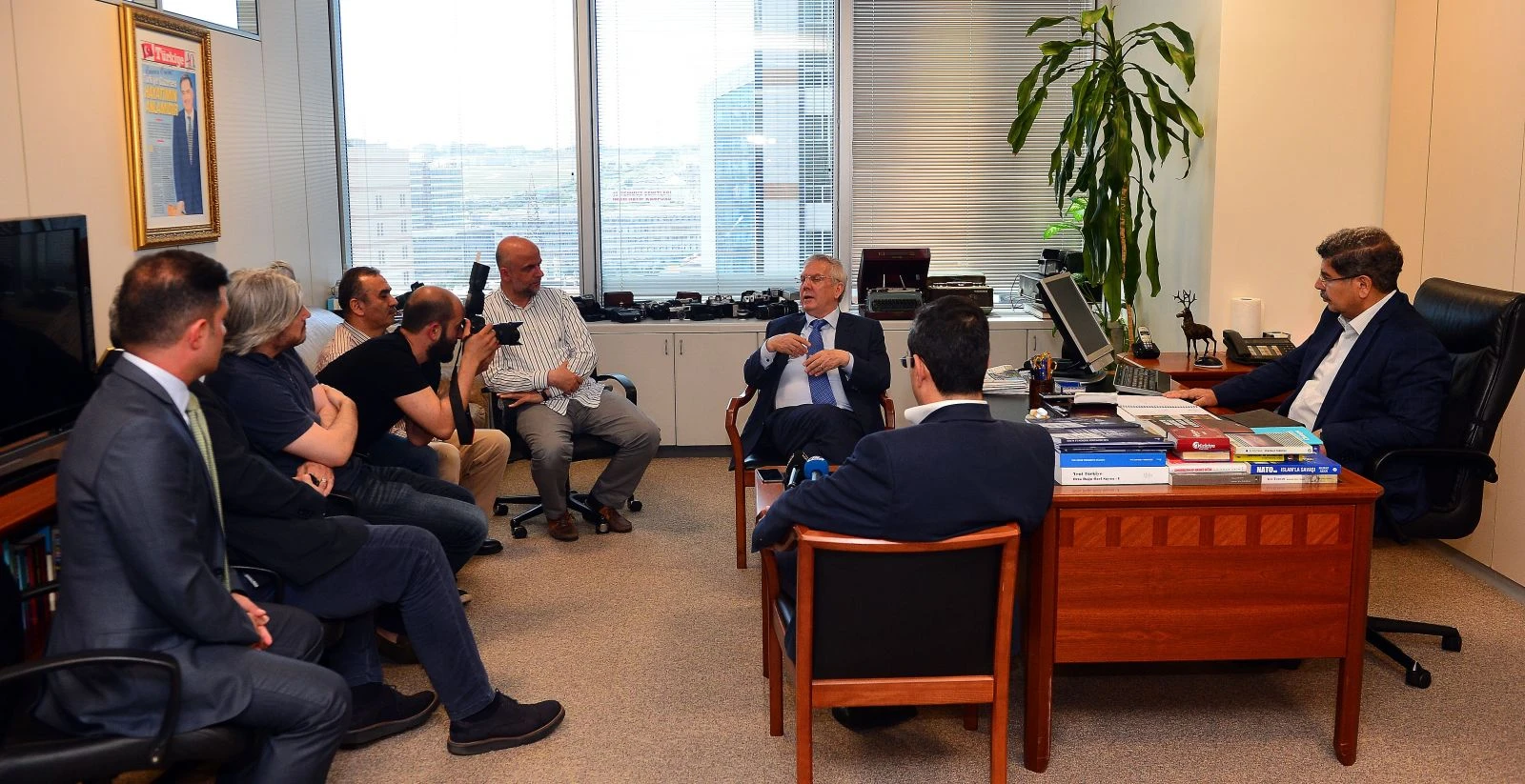 Aziz Yıldırım, İhlas Holding’i ziyaret etti