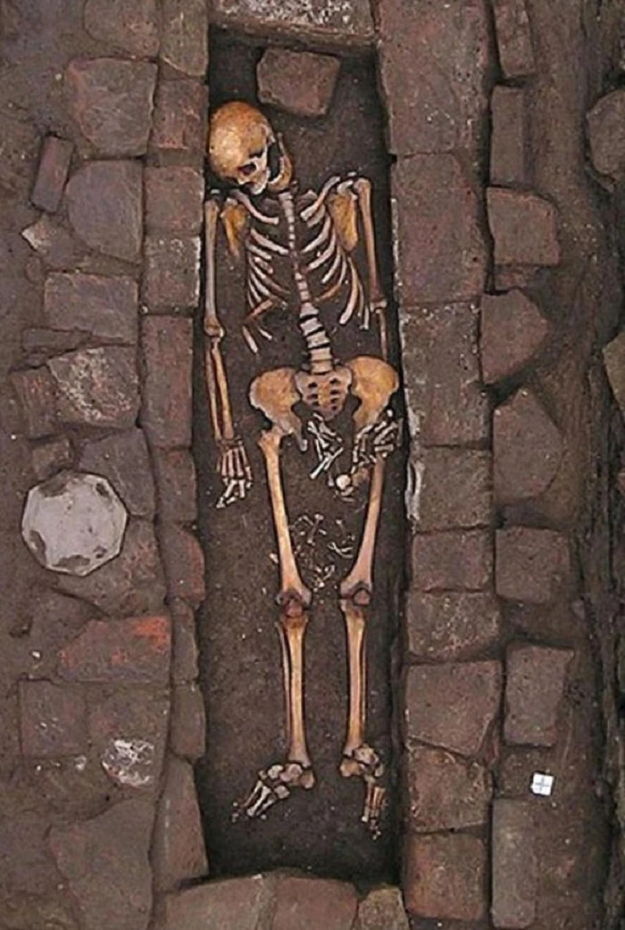 Hamile kadın gömüldükten sonra doğum yapmış!