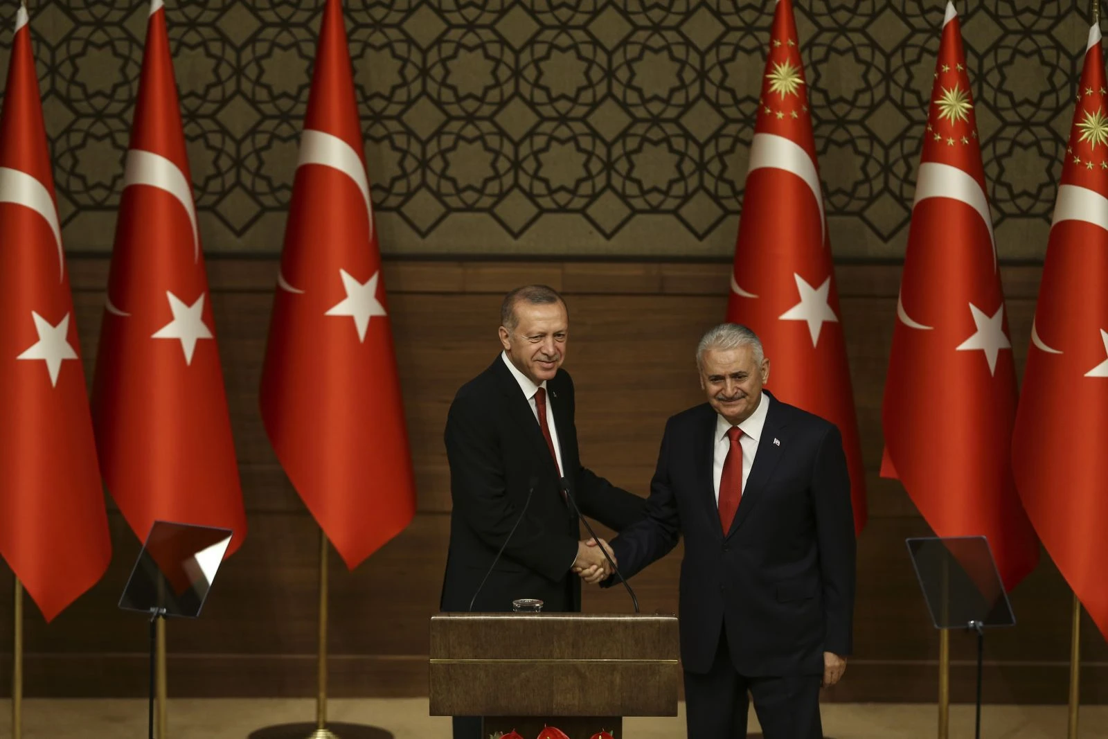 Başkan Erdoğan'dan Yıldırım'a şeref madalyası