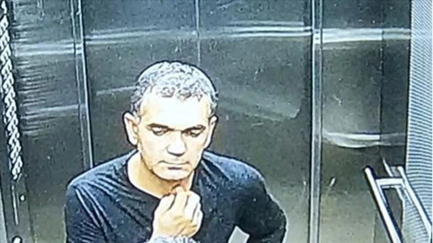 Kırmızı bültenle aranan FETÖ'cü eski savcı yakalandı