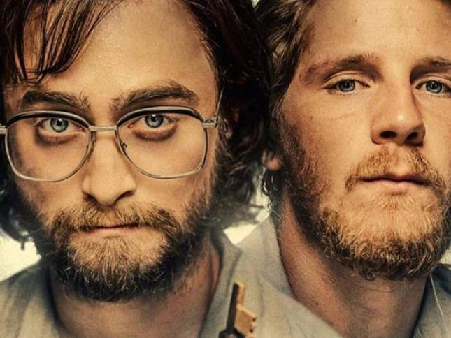 Bu sadece hikâye yüksek teknoloji çağından önce geçtiği için değil, film, örneğin, basit ve zararsız görünen ve gerektiğinde kolayca gizlenebilen ancak işe yararlık açısından kimsenin akıl edemeyeceği ev ve el yapımı araçları nasıl yapacakları konusuna merak duyan izleyicilerin de seyretmekten keyif alacağı türden bir eski moda bir anlatımla da dikkat çekiyor.