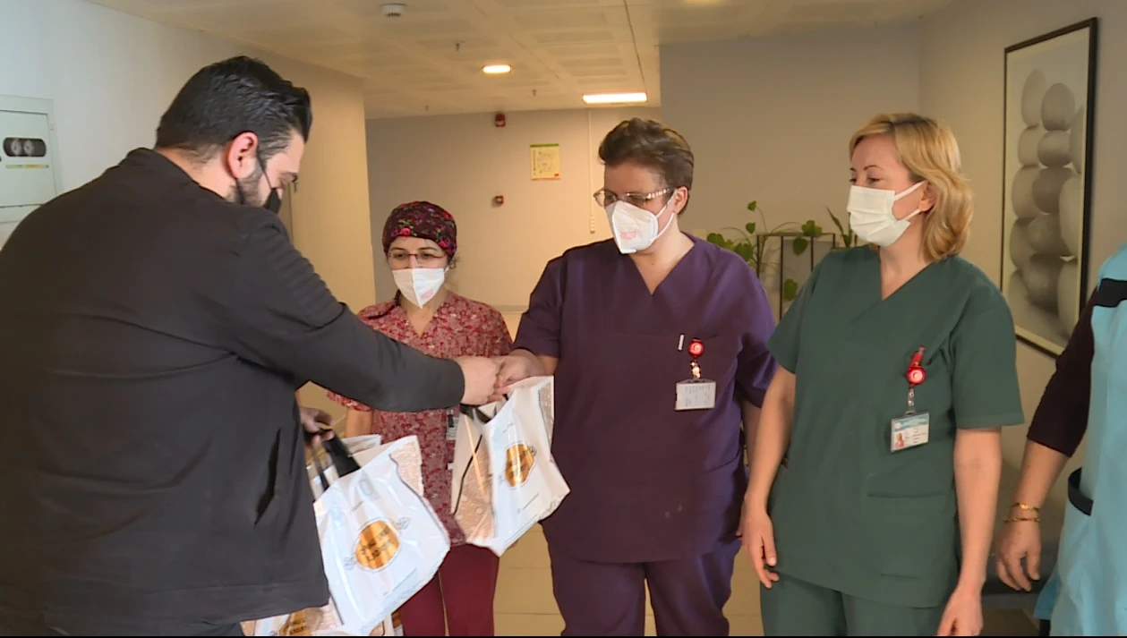 Sağlık çalışanlarına ve emniyet güçlerine en “tatlı” destek Osmanlı Saray Kadayıfı'ndan geldi