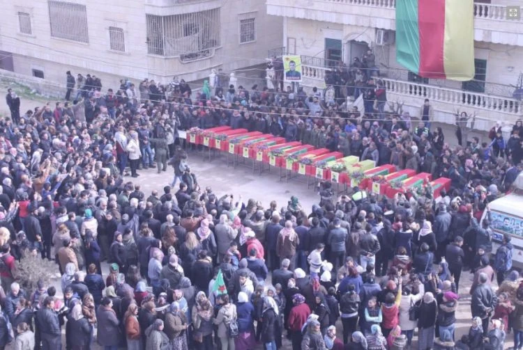 Fotoğraflar her şeyi anlatıyor! YPG'li teröristler yan yana dizildi...