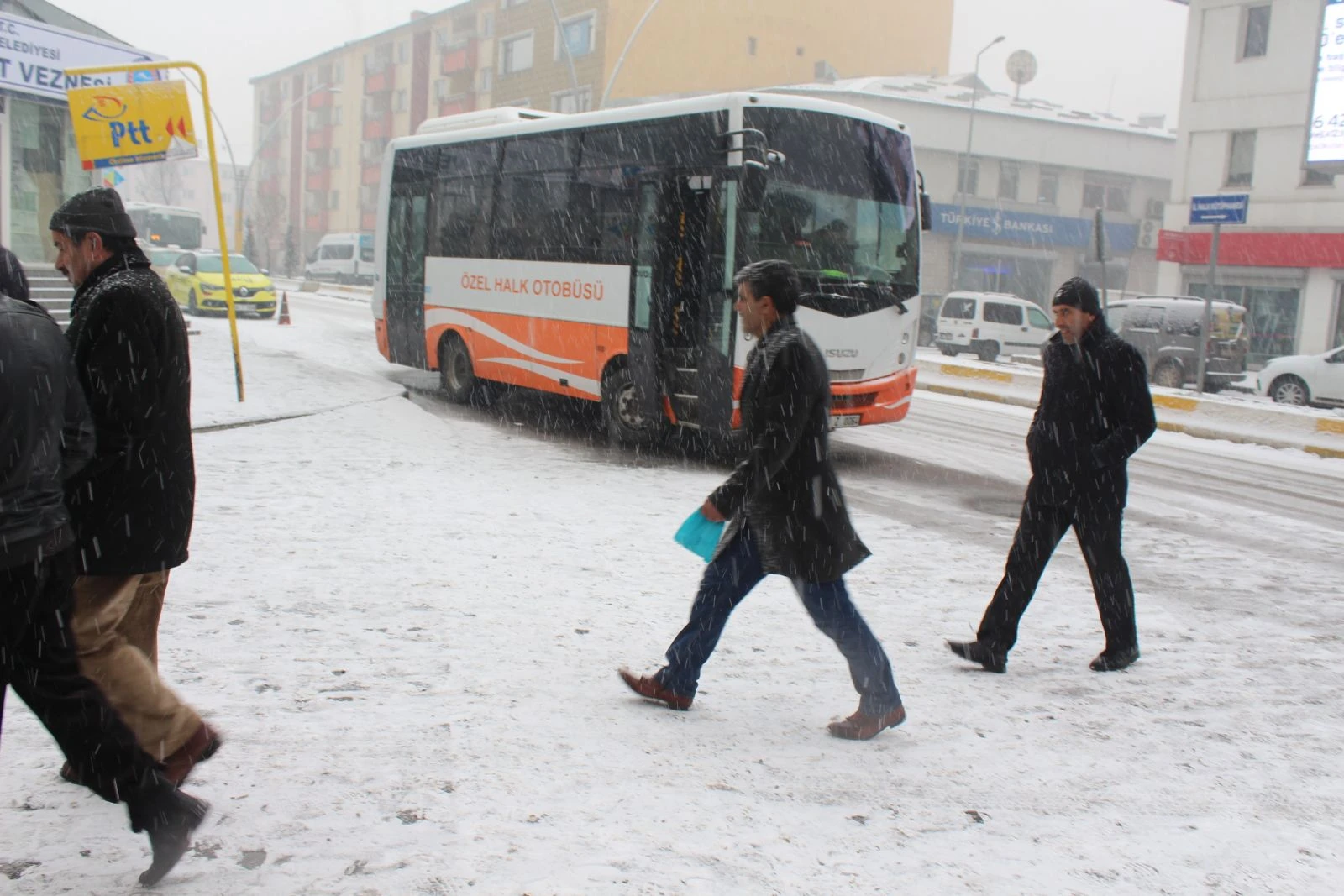 Ağrı beyaz örtüyle kaplandı