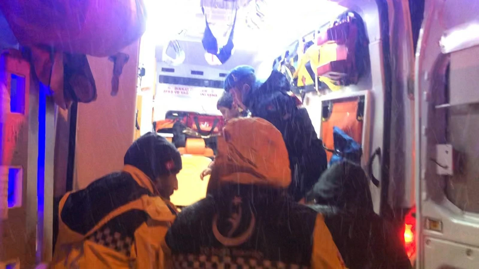 Ormanda donmak üzereydiler jandarma kurtardı