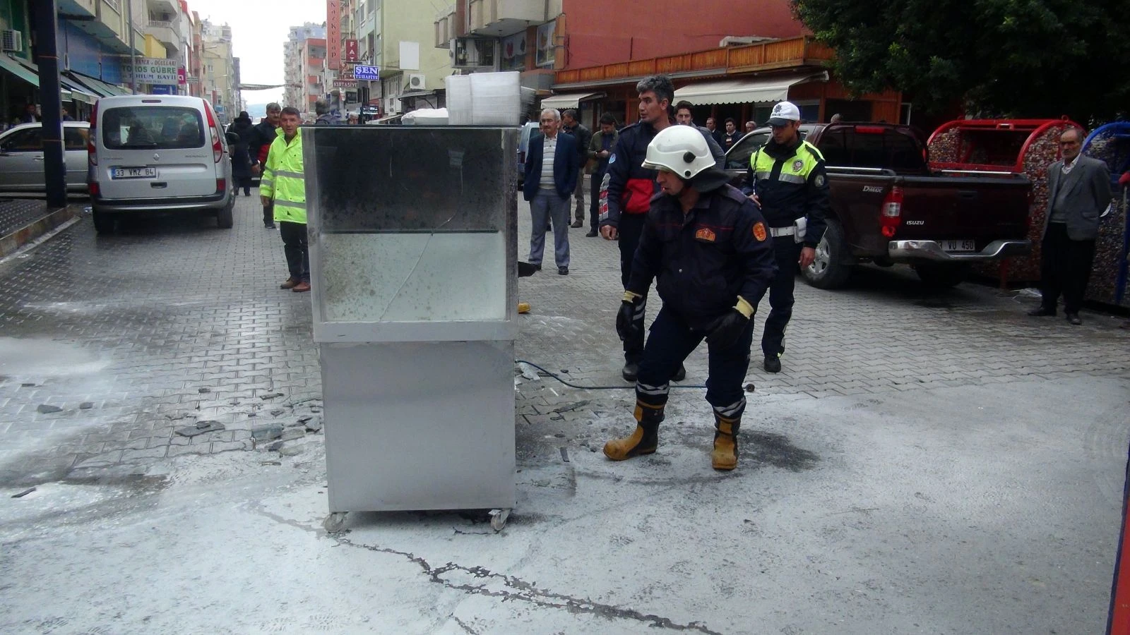 Tatlı tezgahı alev topuna döndü