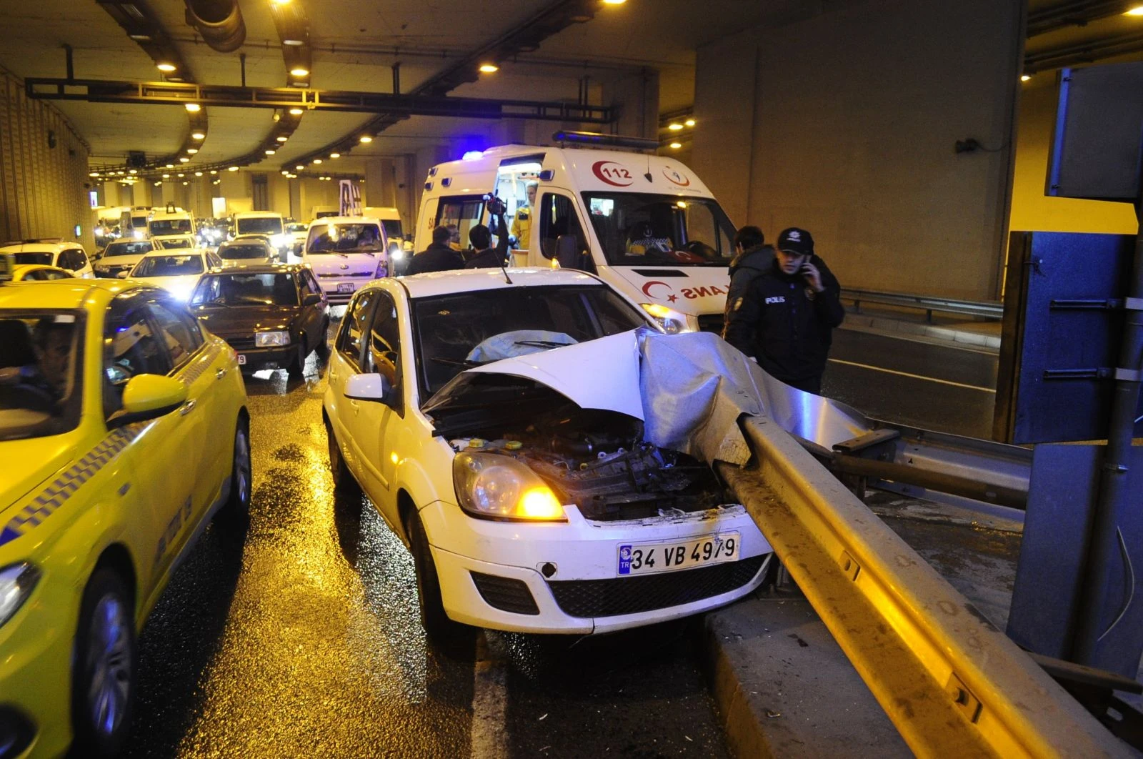 Çağlayan Tünelinde meydana gelen kazada bir sürücü yaralandı