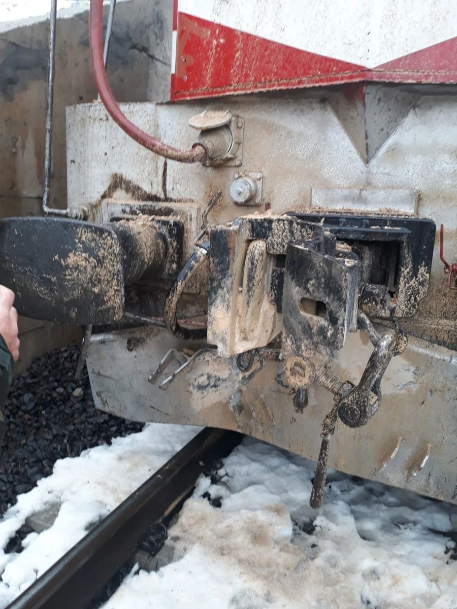 Kopan kayaya tren çarptı, facia ucuz atlatıldı