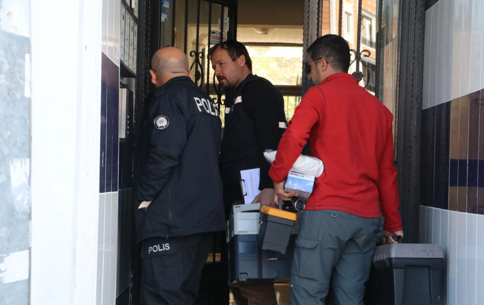 Azeri genç evinde ölü bulundu