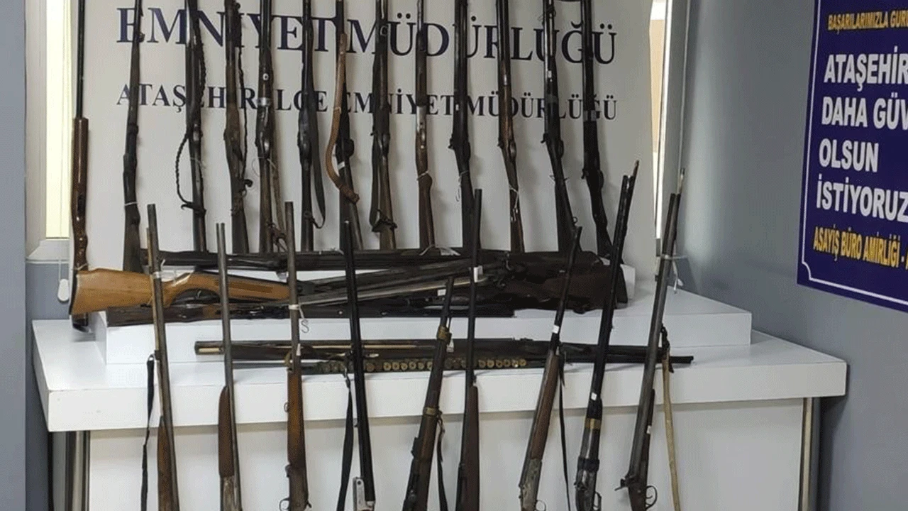 ​Ataşehir’de antika silah deposuna baskın! Savaştan kalma silahlar ele geçirildi